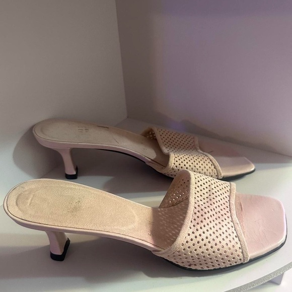 Stuart Weitzman Kitten Heel - Picture 3 of 8